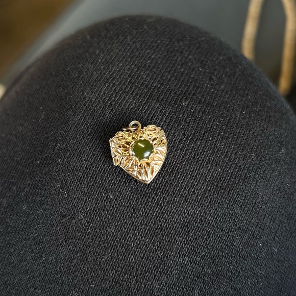 Little Heart Locket - Picture 8 of 9